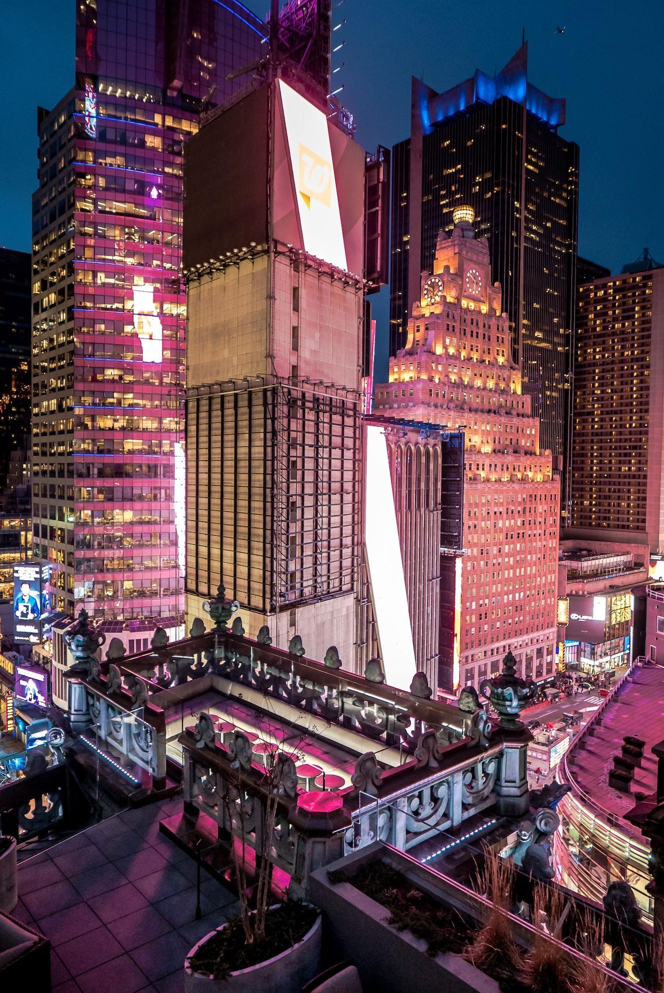 The Knickerbocker Hotell New York Eksteriør bilde The 30 Rockefeller Plaza, the location of NBC Studios