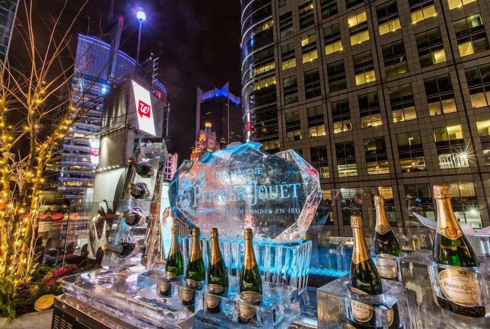 The Knickerbocker Hotell New York Eksteriør bilde Champagne bottles on ice