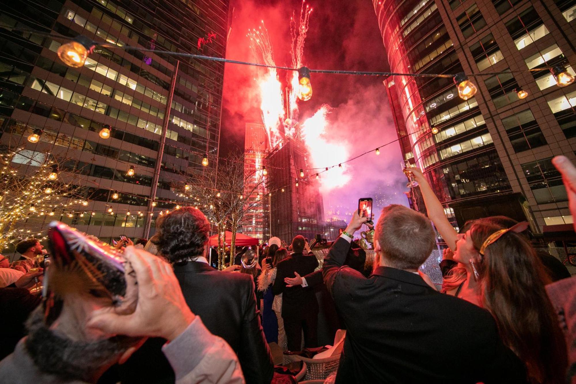 The Knickerbocker Hotell New York Eksteriør bilde Fireworks at the 2011 New Year's Eve party